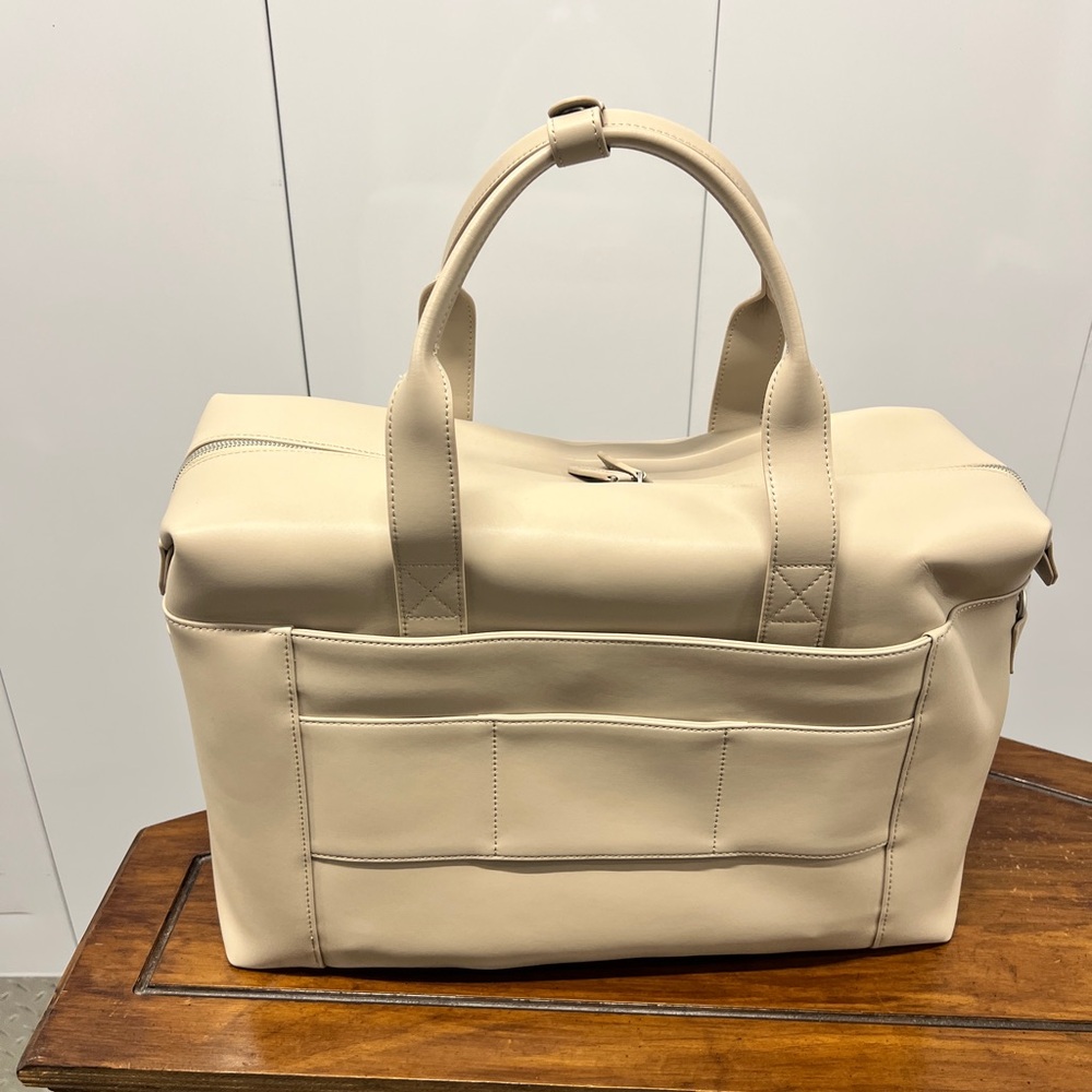 Monos Duffel - nearly new condition